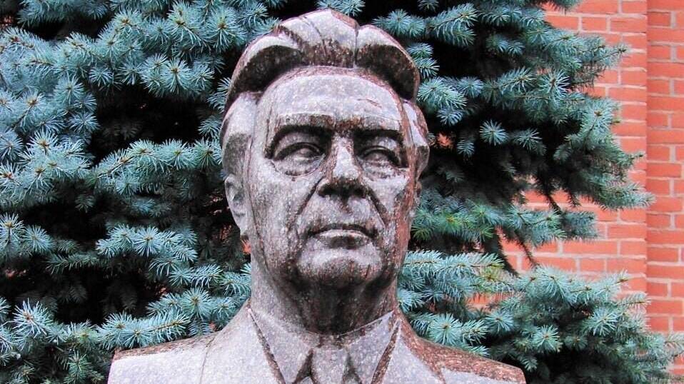 Умер Брежнев