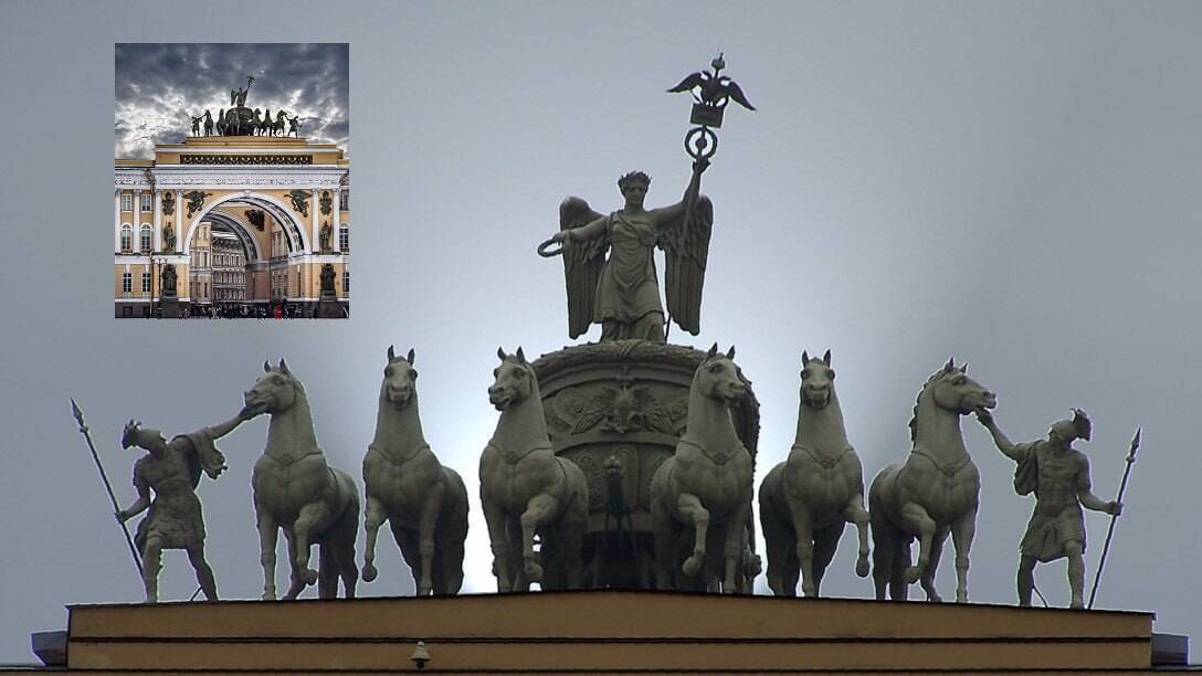 Арка Главного штаба на Дворцовой площади в Петербурге увенчана грандиозной скульптурной композицией «Колесница славы»