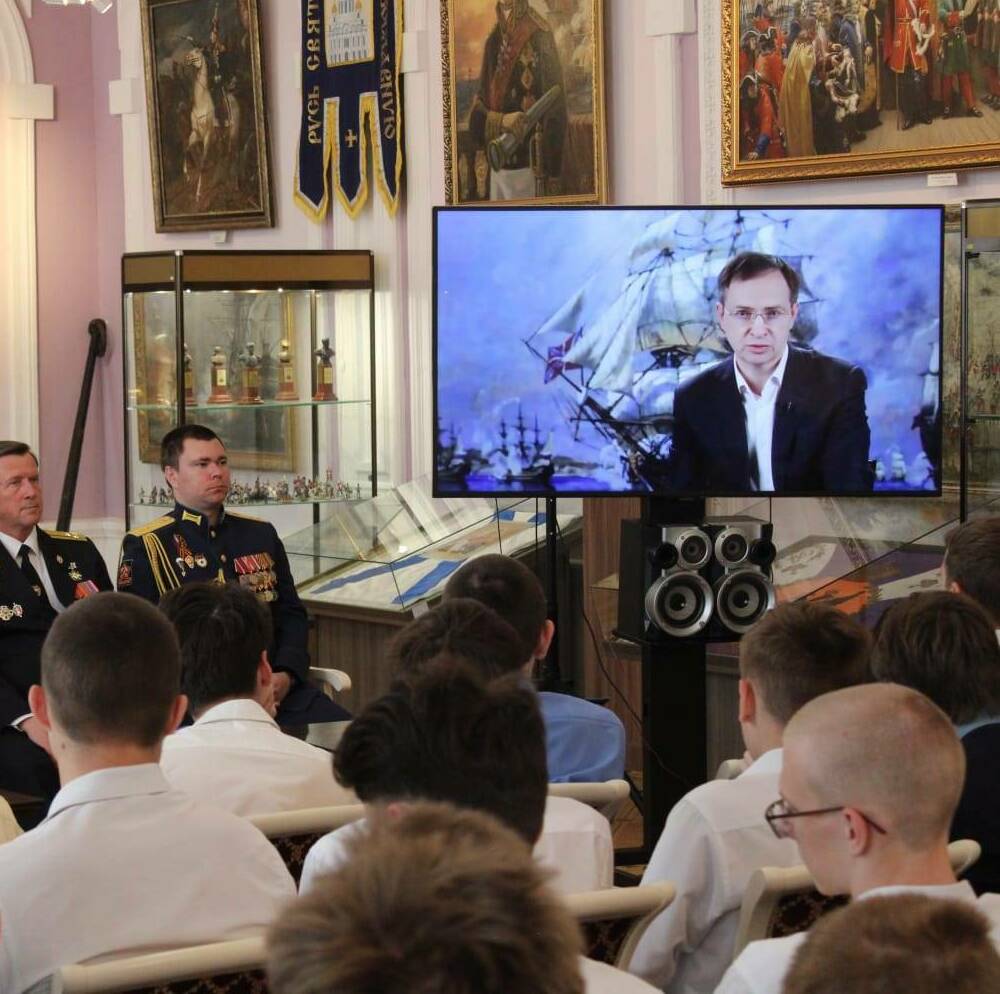 С заботой о будущих офицерах