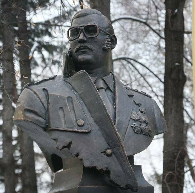 В Барнауле открыт бюст разведчику Виталию Нуйкину