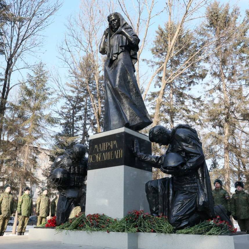 В Биробиджане открыт памятник «Матерям Победителей»