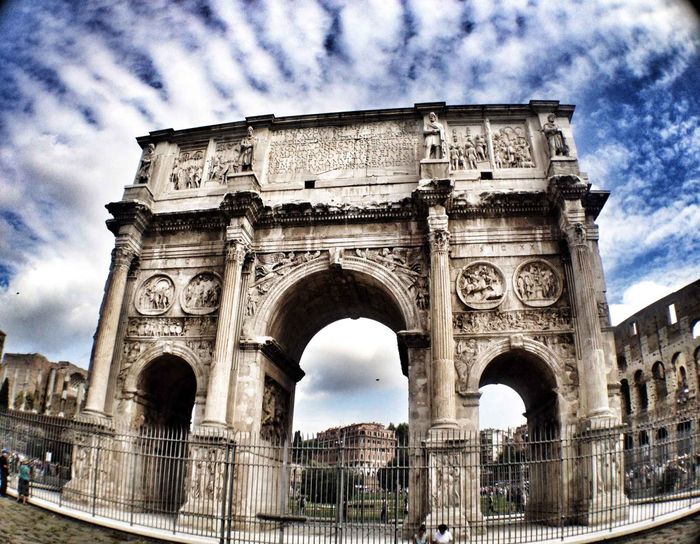 Как появились памятники