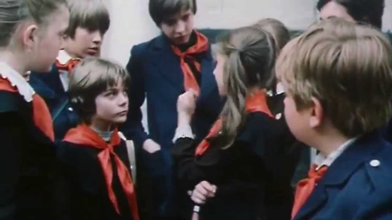 Кадр из многосерийного фильма "Гостья из будущего" 1985 год.