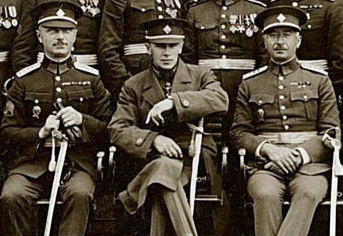 С.Н. Войцеховский (в центре) во время общего сбора видных деятелей Чехословацкого легиона. 1927