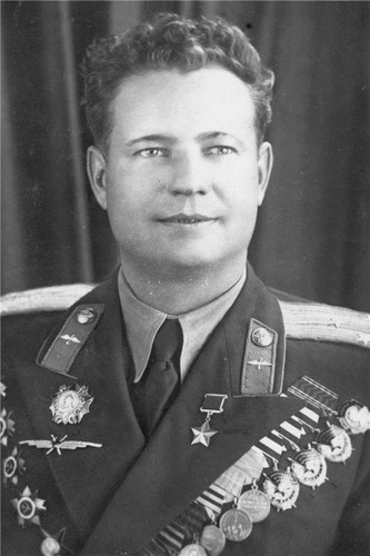 За что советского летчика наградил Гитлер?