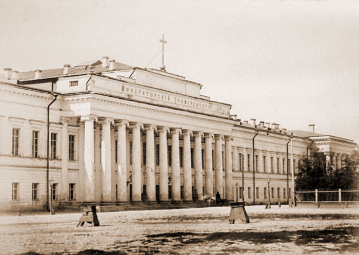 Краткий курс истории. Создатель неевклидовой геометрии