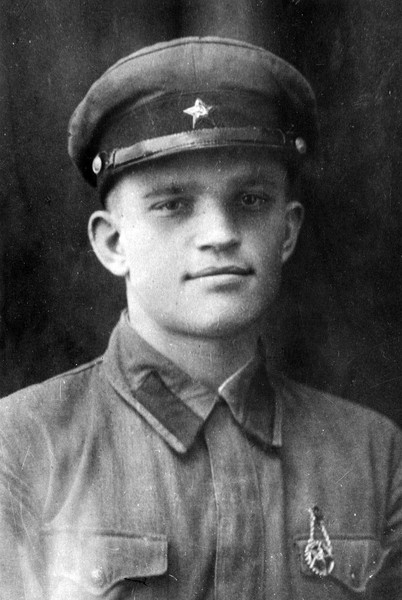  Политрук А.К. Панкратов, был первым, кто в ходе войны, закрыл своим телом вражеский пулемет. 