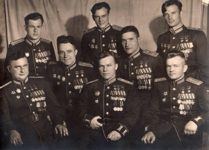  Герои-победители.