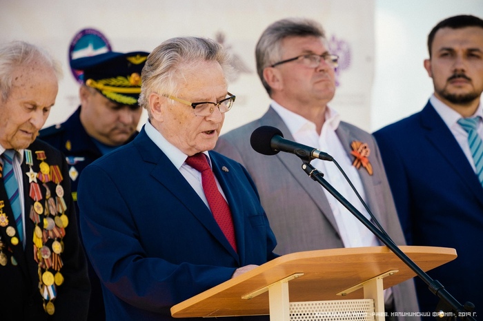 Р.И. Мединский приветствует участников поисковой экспедиции 
