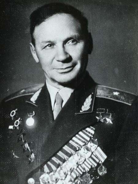 В. Коккинаки.