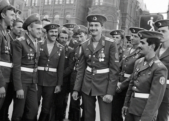 Герои-десантники