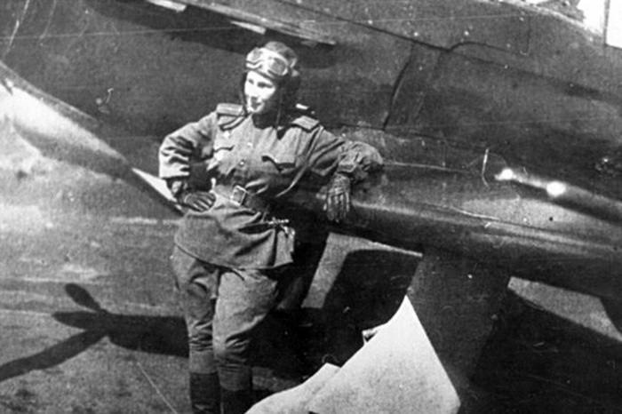 У самолета Як-1