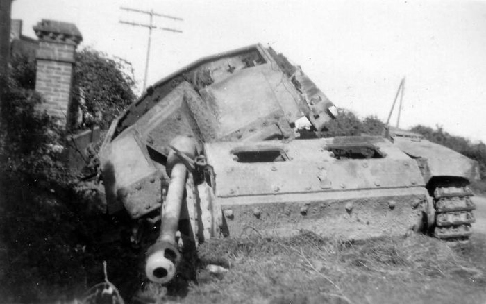 Подбитое немецкое штурмовое орудие StuG 40