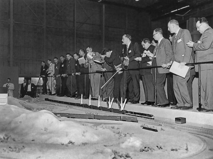 Презентация модели ракетного поезда в корпорации «Боинг», конец 1960-х годов.