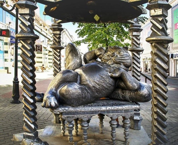 Памятник Коту Казанскому (улица Баумана в городе Казани, 2009 год).