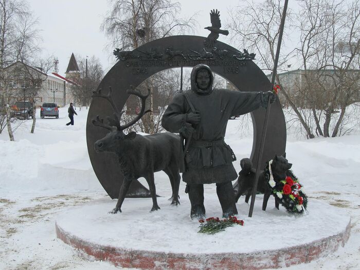 Нарьян-Мар. Памятник подвигу участников оленно-транспортных батальонов в годы Великой Отечественной войны